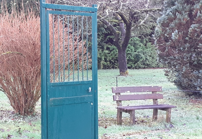 Porte et banc